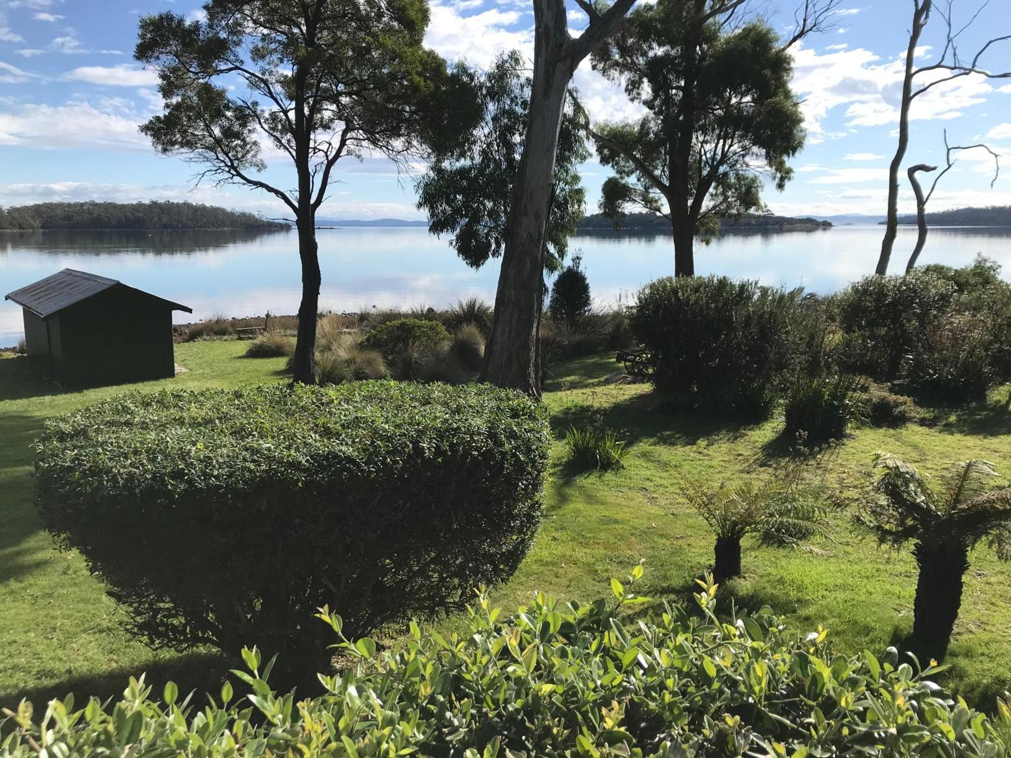 Abs By The Bay Guest House Taranna Bagian luar foto
