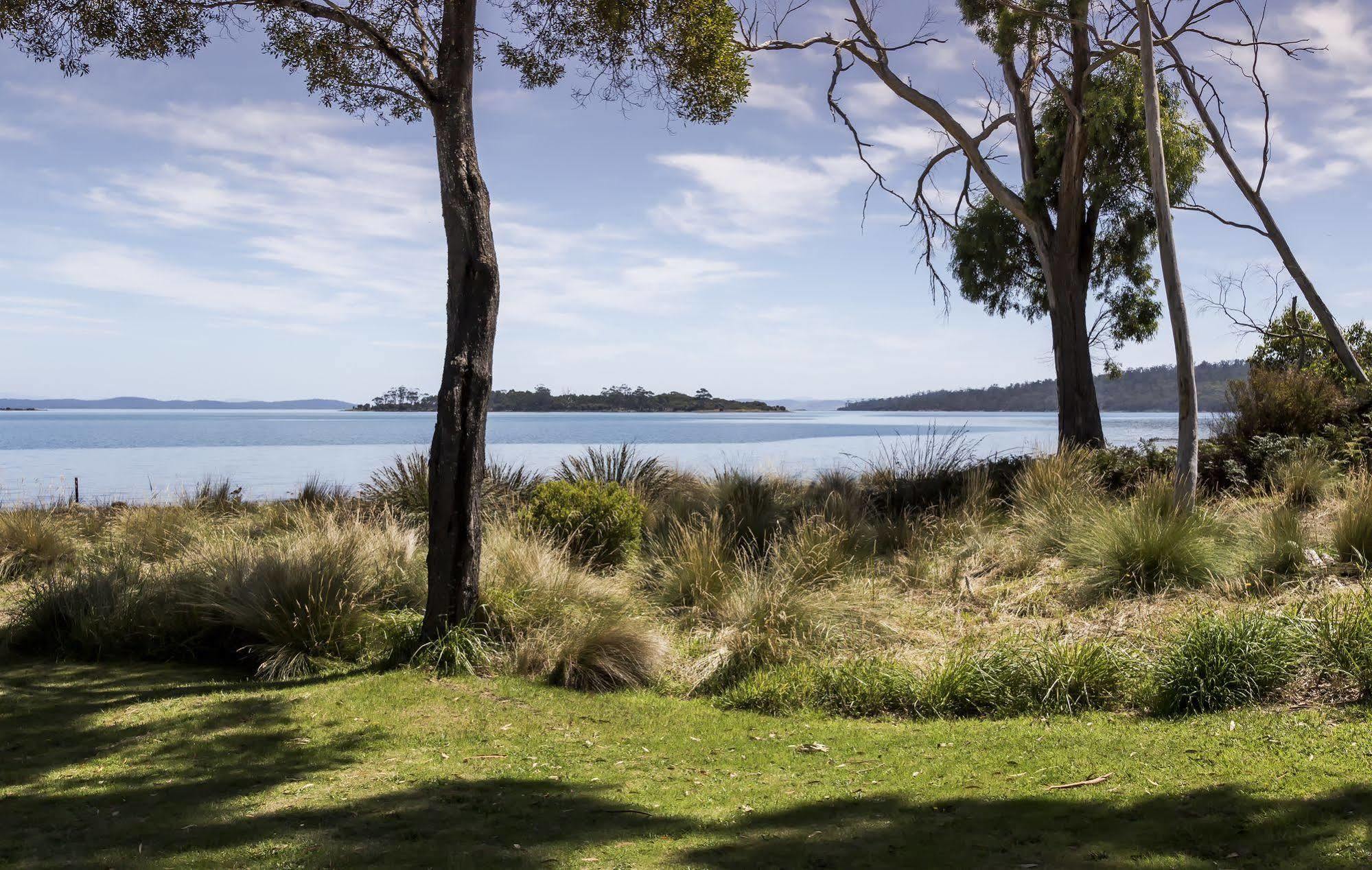Abs By The Bay Guest House Taranna Bagian luar foto